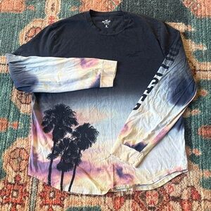 Men's Extra Large Hollister Multicolor Palm Tree Long Sleeve.